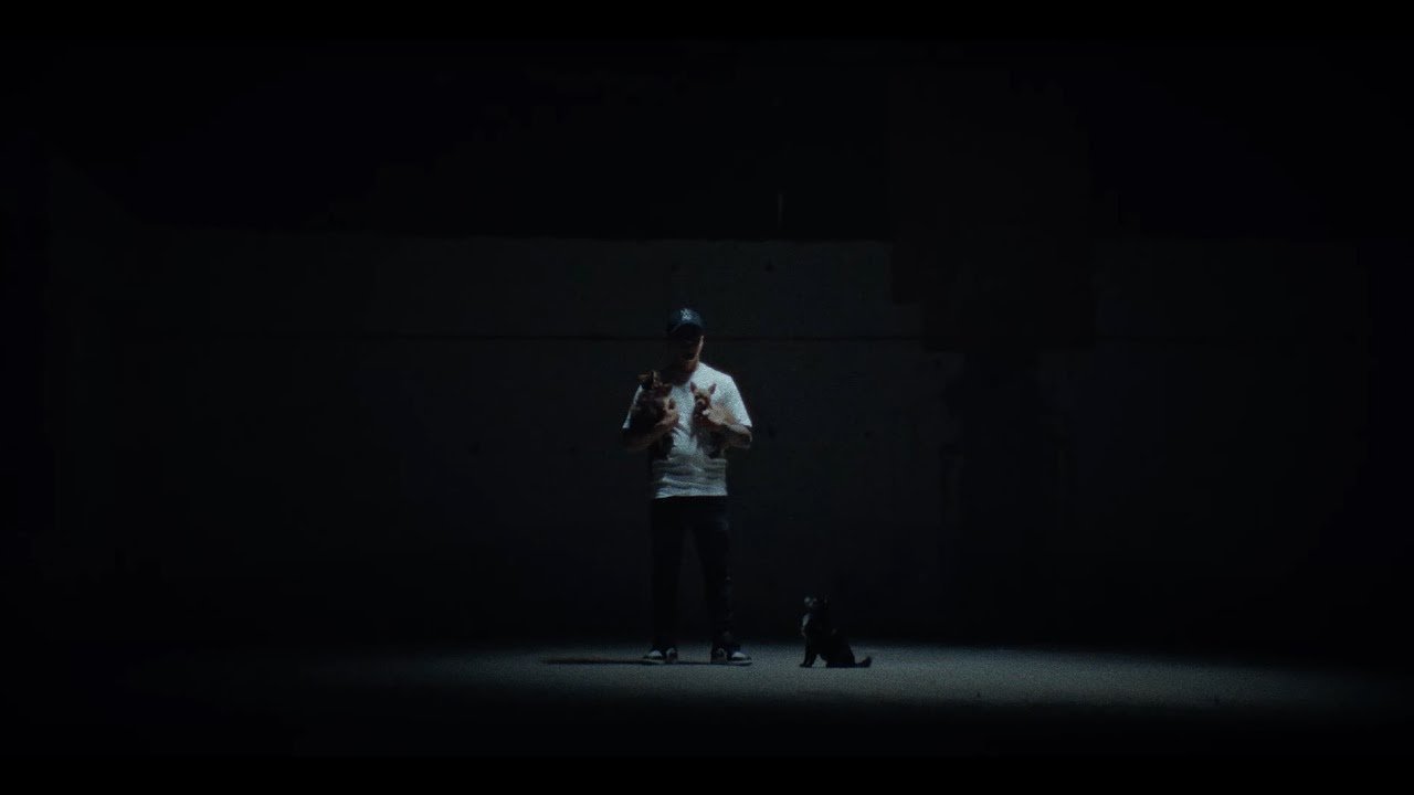 White-B – Locked Up (Clip Officiel)